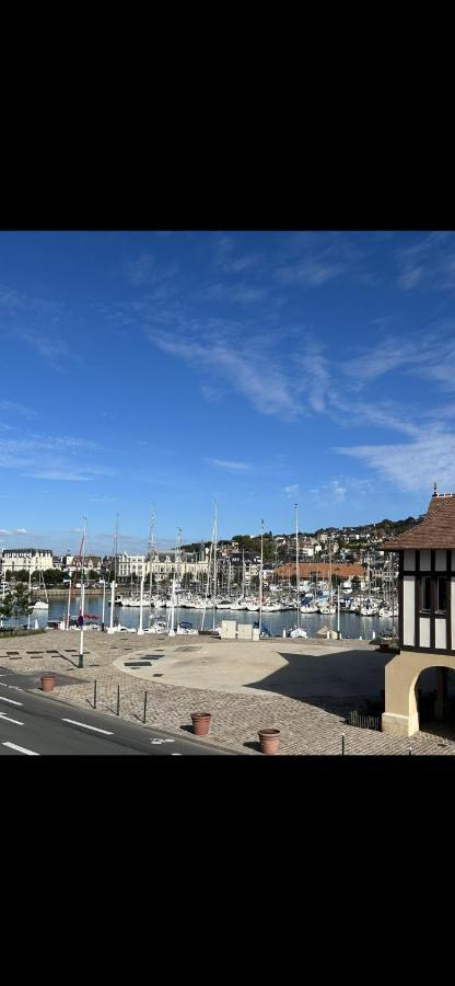 La Marine Lägenhet Deauville Exteriör bild